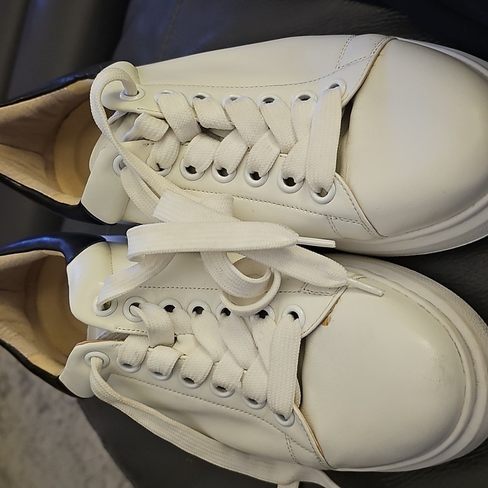 Vaneli White and‎ Black Womens Leather Sneakers. 9.5